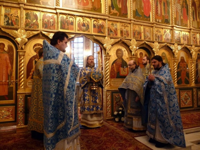 2013_02_03_Престольный праздник, архиерейская служба
