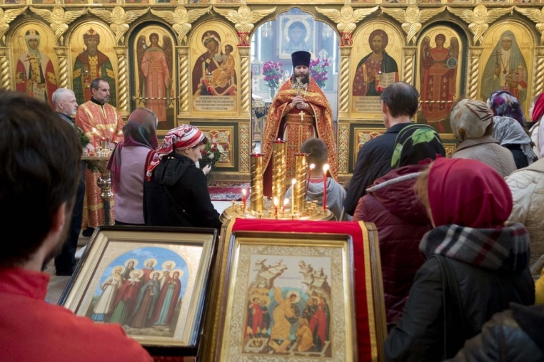 2015_04_26 Божественная литургия в Неделю жен-мироносиц