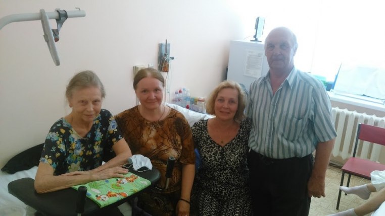 2015_06_14 Служба в храме при больнице и посещение больных