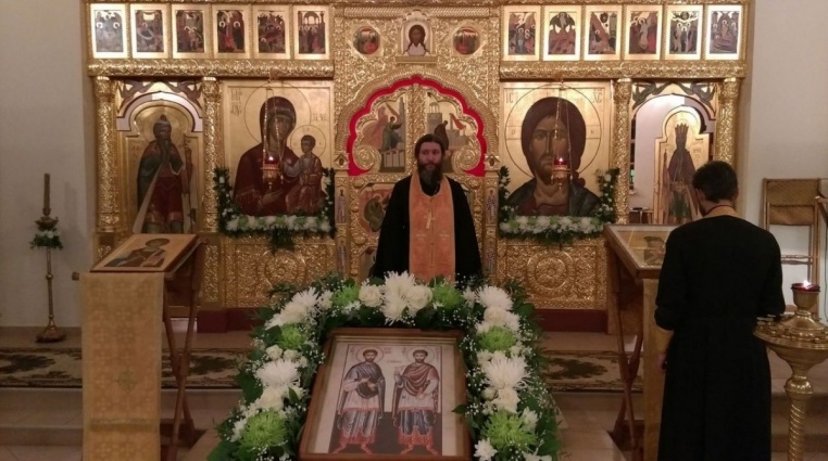 2015_11_13 Престол храма свв. Космы и Дамиана Асийских, всенощное