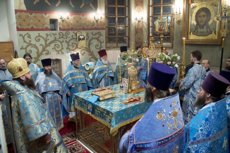 2016_02_03 Престольный праздник, архиерейская служба