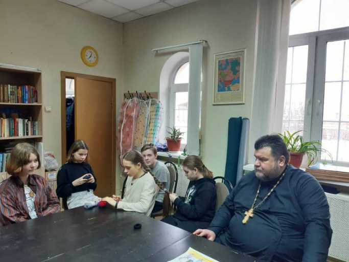 2023_04_12 Занятия в Воскресной школе, молодежное собрание