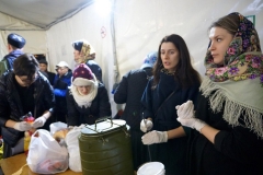 18_04_kormlenie_bezdomnyx_007