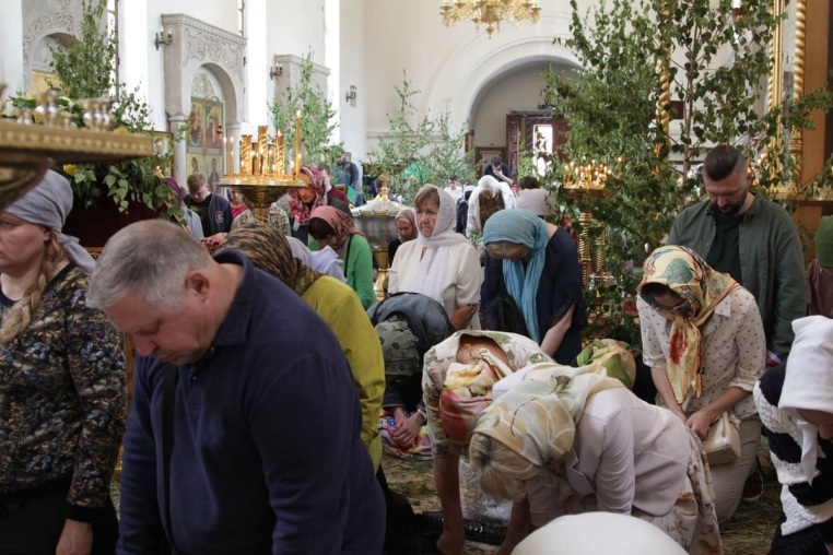 Троица-2019, Божественная литургия и вечерня с коленопреклоненными молитвами 16 июня 2019 года